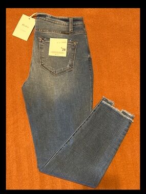 KanCan Women’s 9/28 Los Angeles Distressed Jeans Denim Button Fly RN#144635